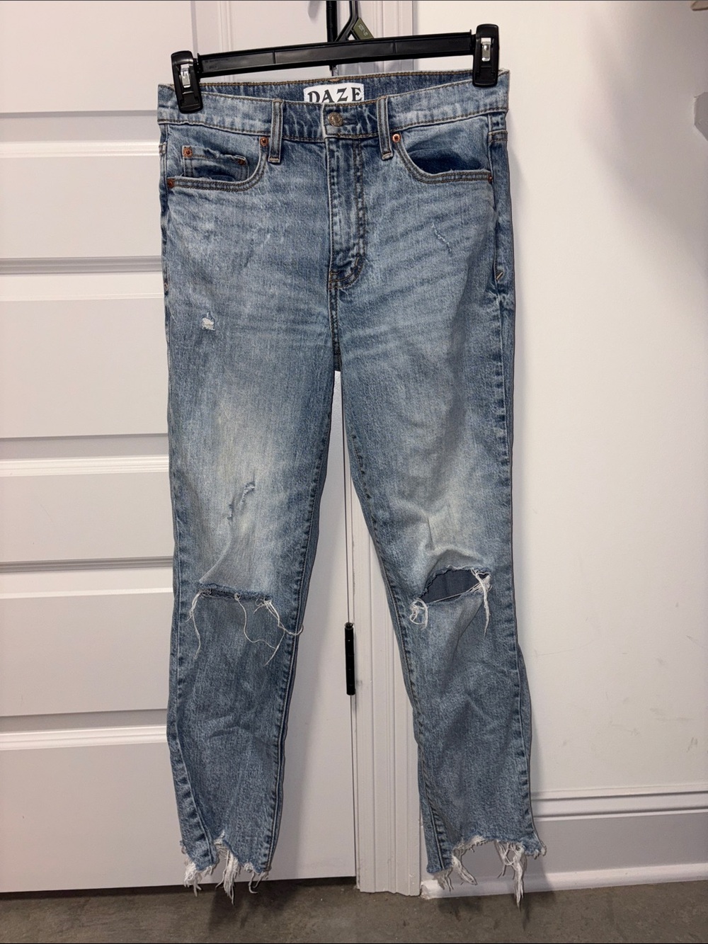 DAZE Light Wash Distressed Straight Jeans